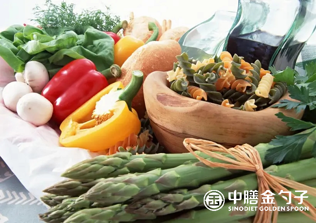 央廚預(yù)制菜引領(lǐng)餐飲業(yè)變革，提升生活品質(zhì).png